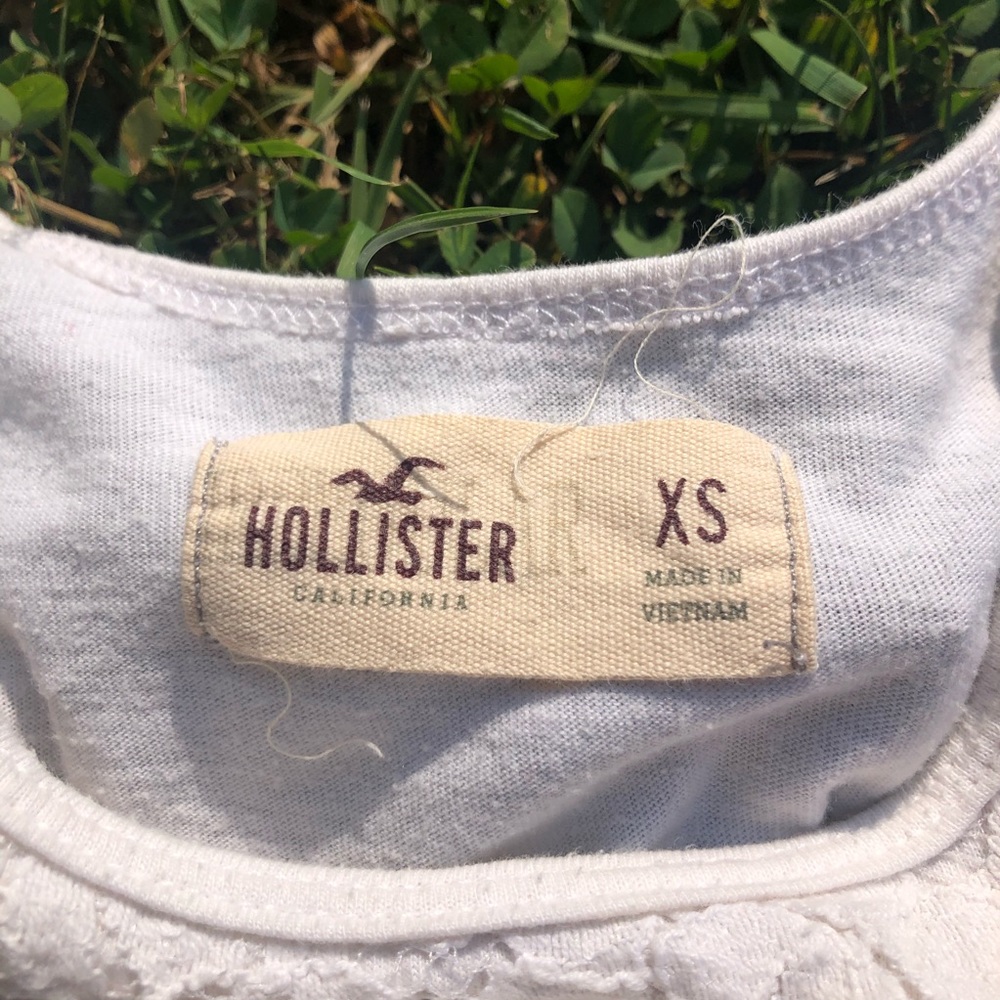(🌸3 FOR $15 DEAL!) Hollister Lace Crop Tank - Picture 2 of 7
